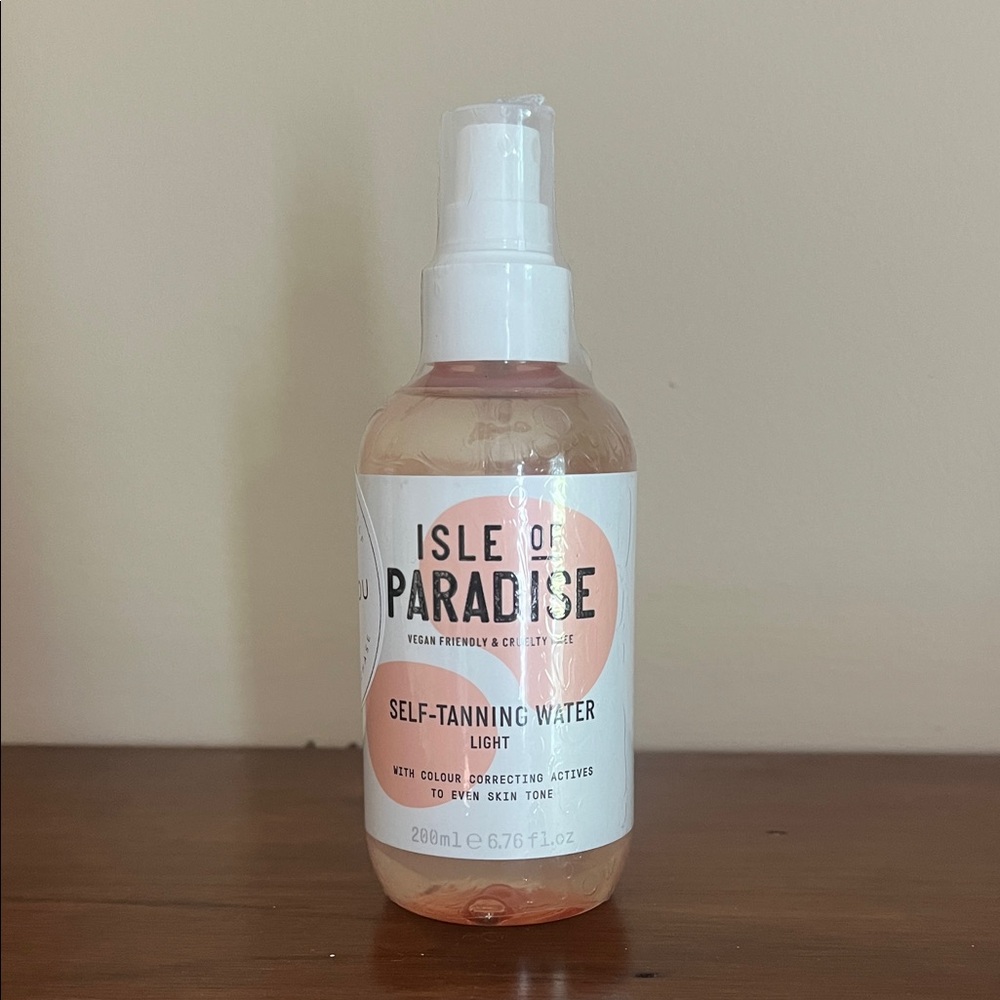 Isle of Paradise Light Self-Tanning Water